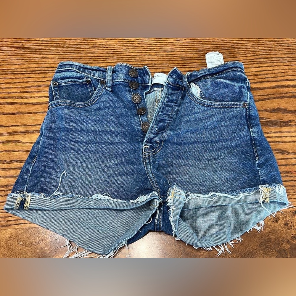 Abercrombie & Fitch HIGH RISE SHORT
